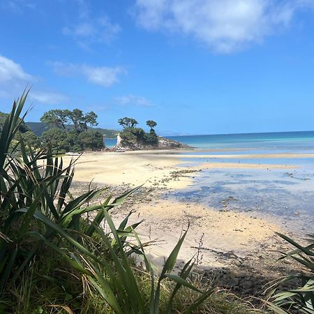 Tipi And Bobs Waterfront Lodge Tryphena Luaran gambar