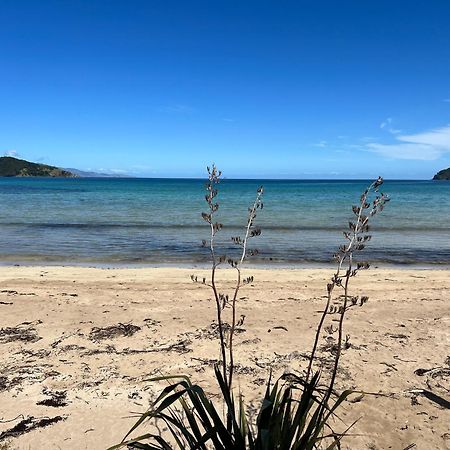 Tipi And Bobs Waterfront Lodge Tryphena Luaran gambar